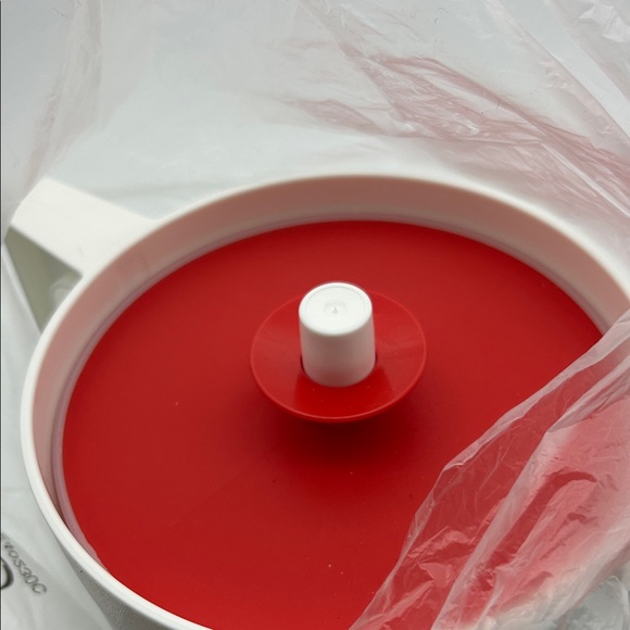Tupperware #1575-12 Rudolph Push‎ Button Red Seal Lid  1.5 Quarts Pitcher 🆕 - Picture 3 of 6